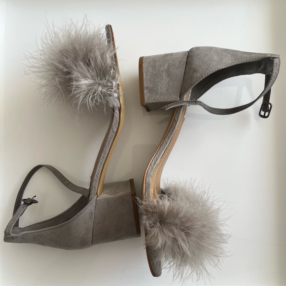 Women’s 🔸Steve Madden🔸 Imelda Grey Feathers 🪶 Sandals - Picture 8 of 15
